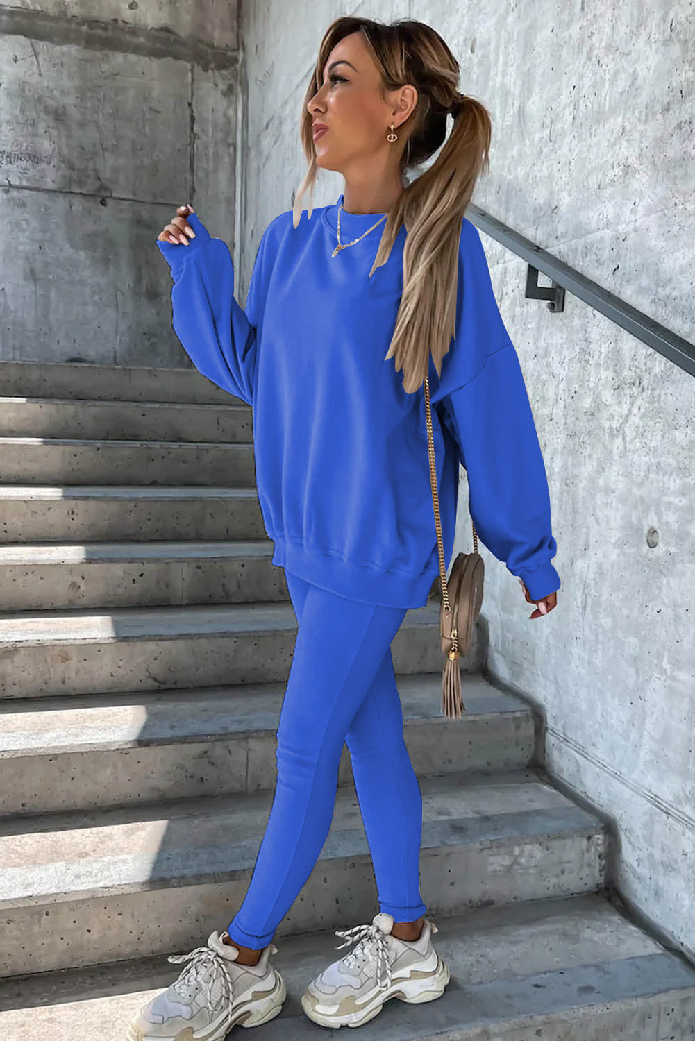 Damen sportliches Freizeitset mit lässigem Oversized-Sweatshirt und enganliegenden Leggings Drune