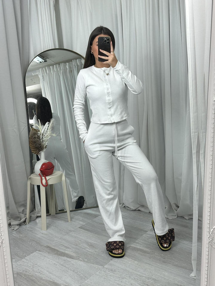 Damen gemütlicher Strickanzug mit Knopfdetails und elegantem Design Drune