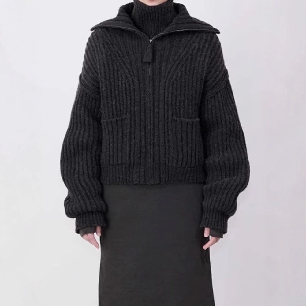 Damen Grobstrickpullover mit hohem Kragen und praktischen Taschen Drune
