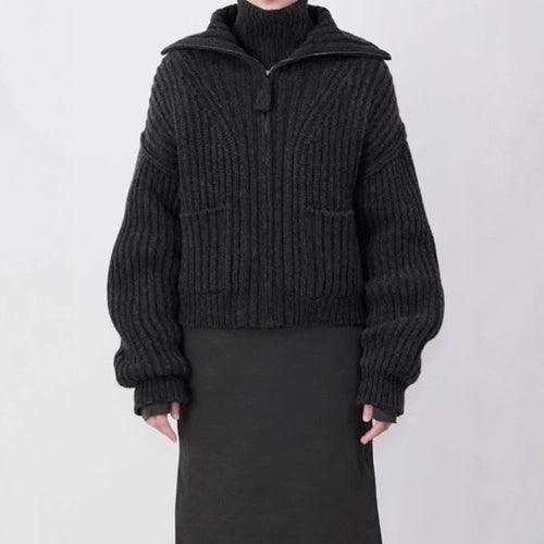 Damen Grobstrickpullover mit hohem Kragen und praktischen Taschen Drune