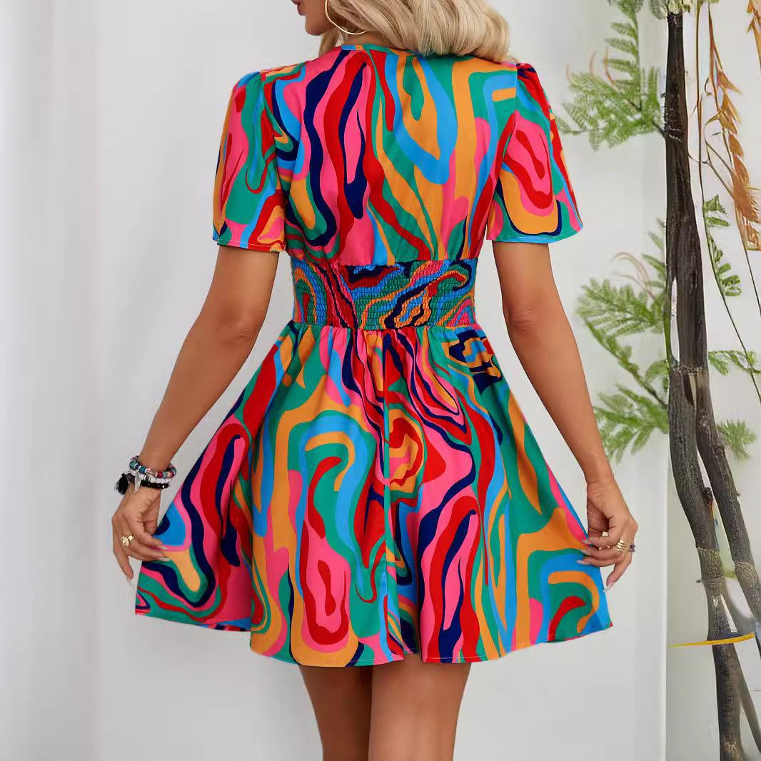 Damen Kurzarmkleid mit farbenfrohem Wellenmuster und taillierter Silhouette Drune
