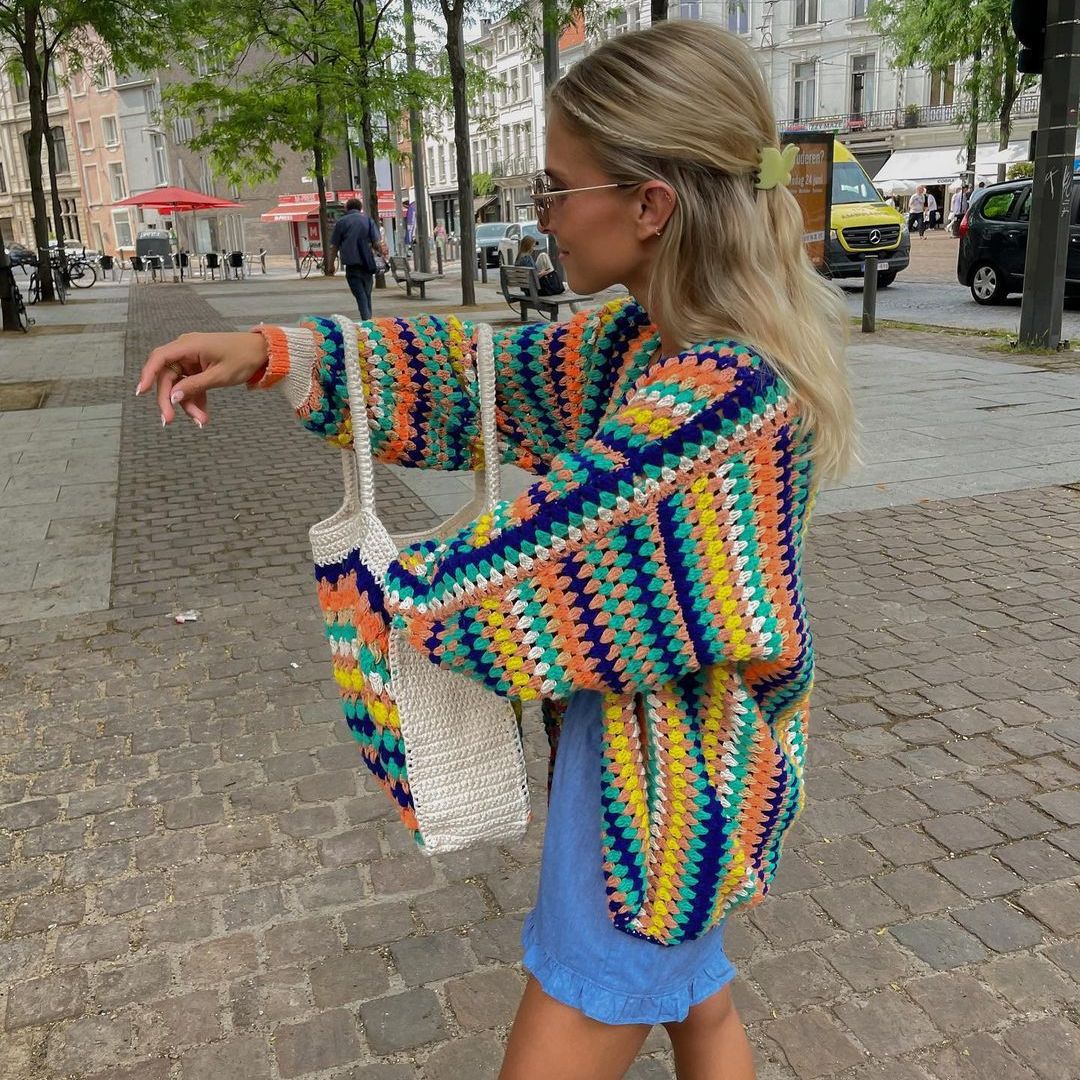 Damen bunte Strickjacke im lässigen Granny-Square-Stil Drune
