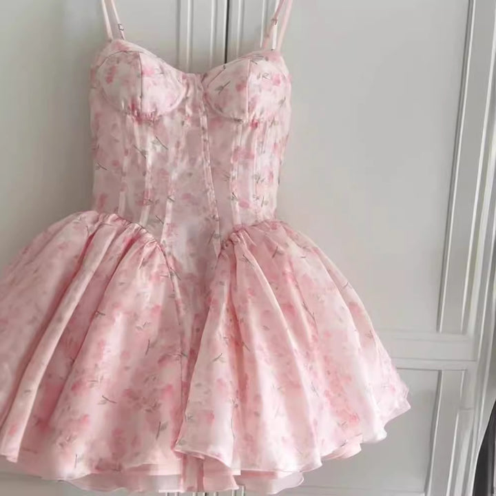 Damen Cocktailkleid mit trägerlosem Oberteil und schwingendem Tüllrock Drune