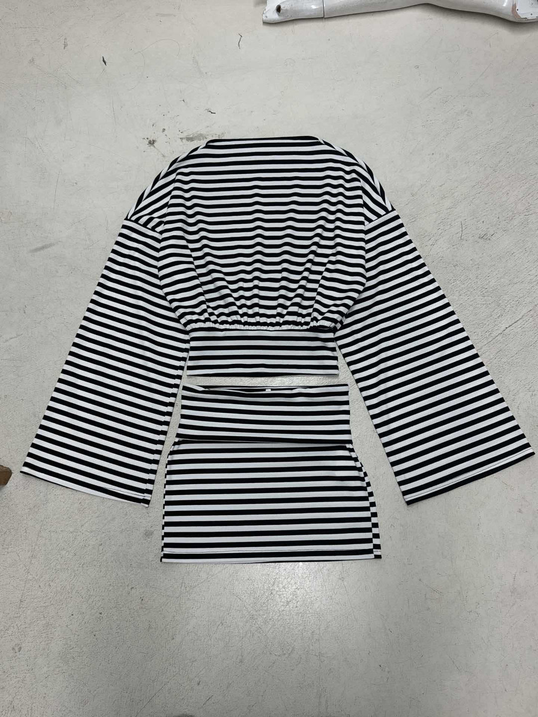 Damen nan gestreiftes Cut-Out-Longsleeve mit weitem Arm und taillierter Schichtung Drune