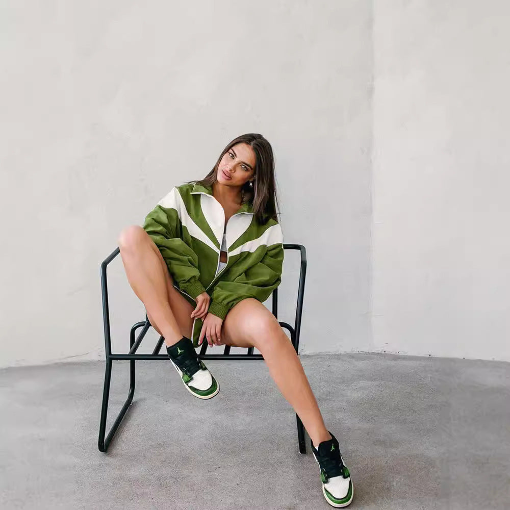 Damen sportliches Freizeit-Set mit cropped Oberteil und leichter Kurzjacke