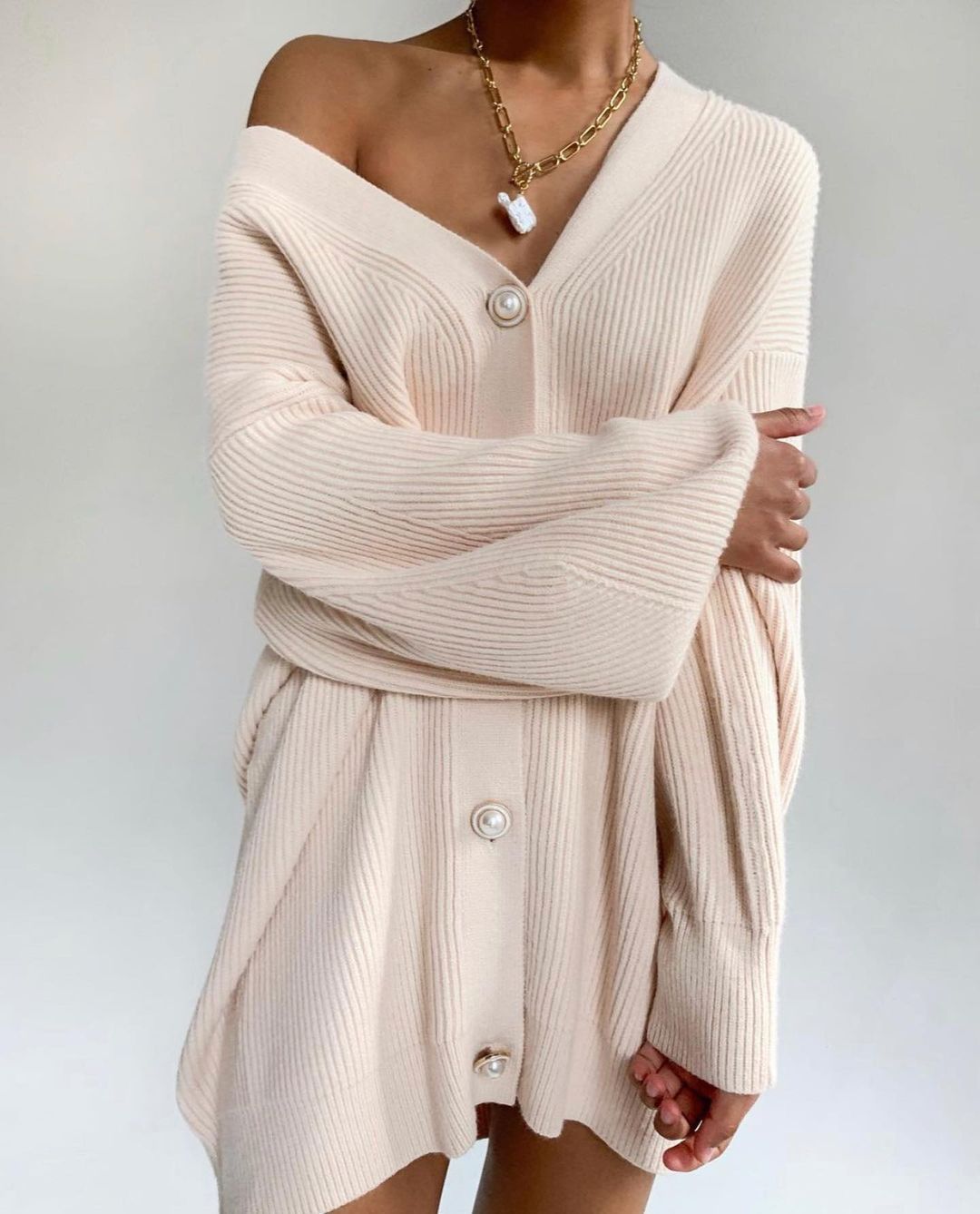 Damen Strickcardigan mit oversized Schnitt und dekorativen Knöpfen Drune
