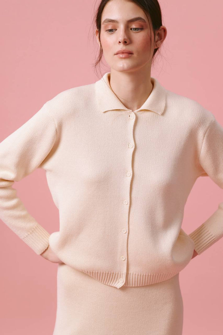 Damen Strickjacke mit Polokragen und Knopfverschluss Drune
