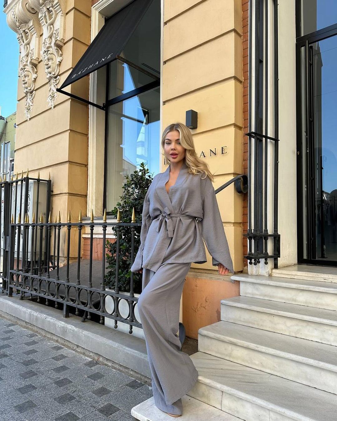 Damen Set aus leichtem Blazer und weiter Hose im floralem Design Drune