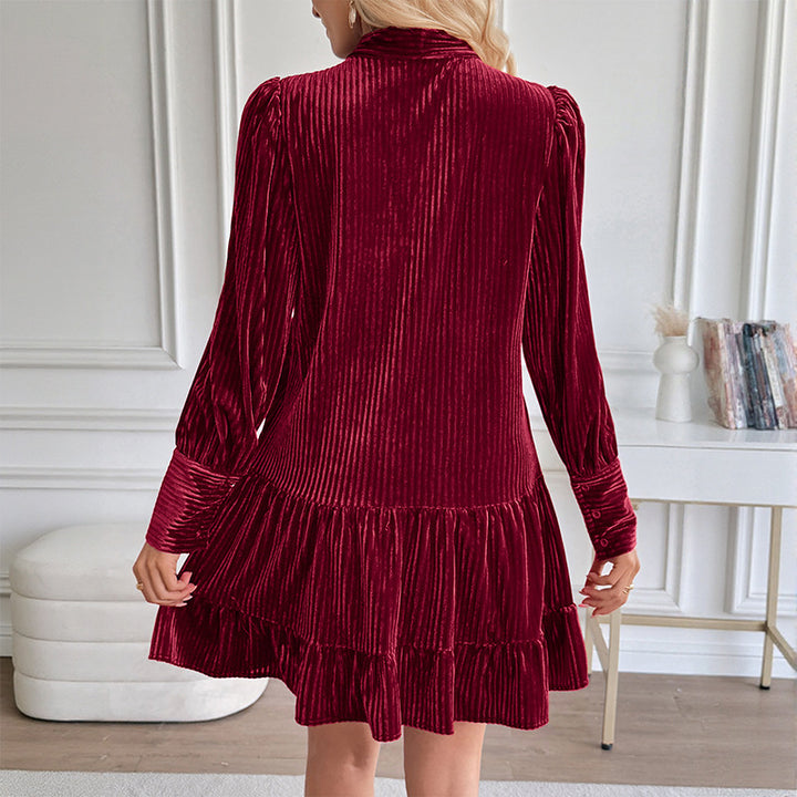 Damen luxuriöses Samtkleid mit Schleifenkragen und Rüschendetails Drune