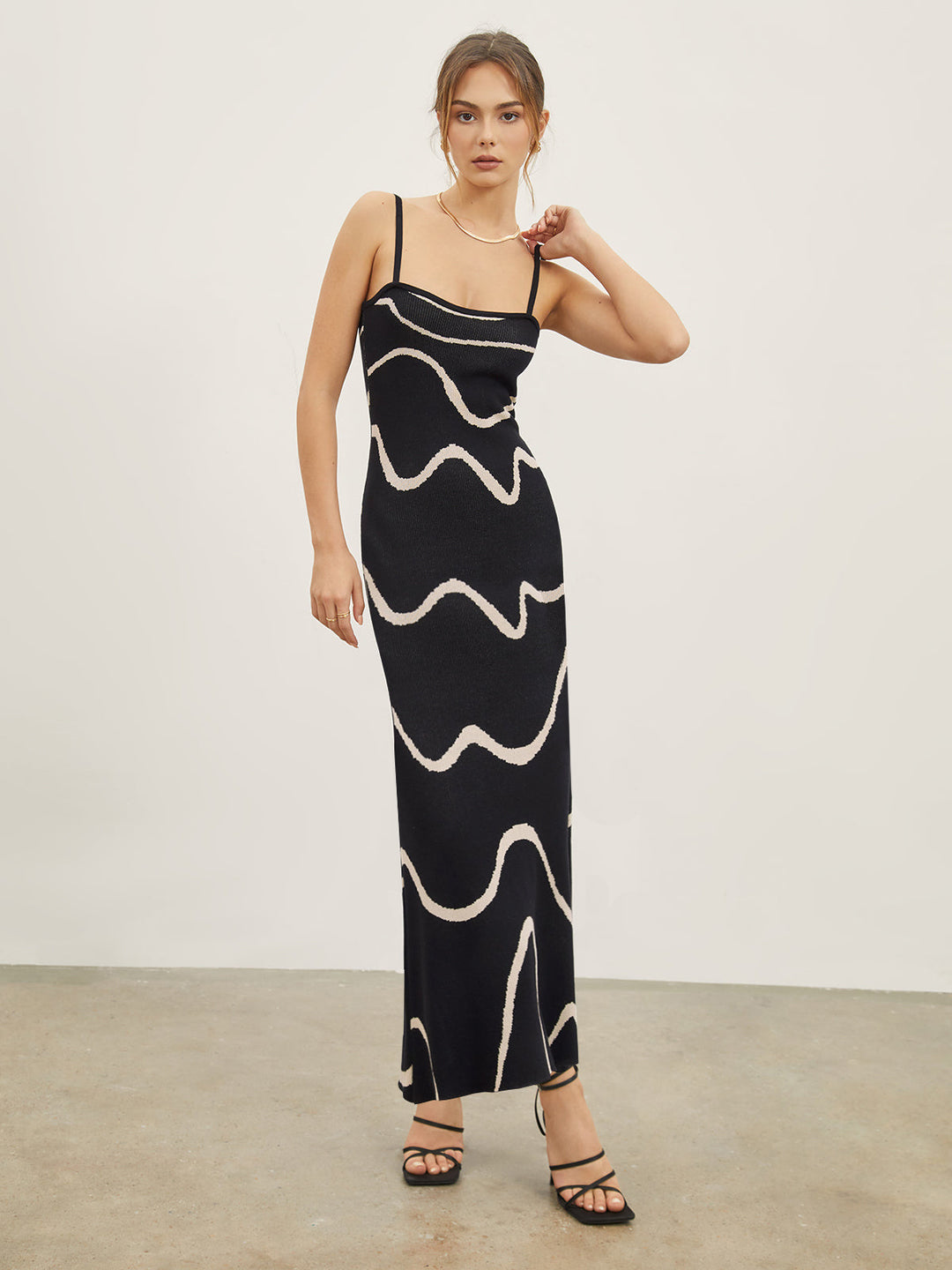 Damen Maxikleid mit modernem Wellenmuster und feinen Spaghettiträgern Drune