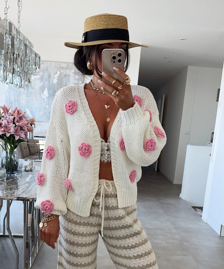 Damen luftige Strickjacke mit bunten Blumenapplikationen Drune