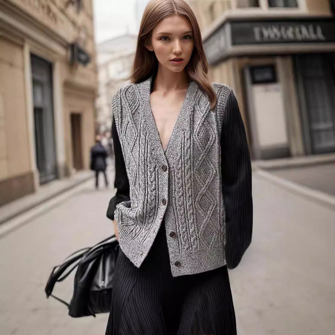 Damen Strickjacke mit modernem Zopfmuster und eleganten Buttons Drune