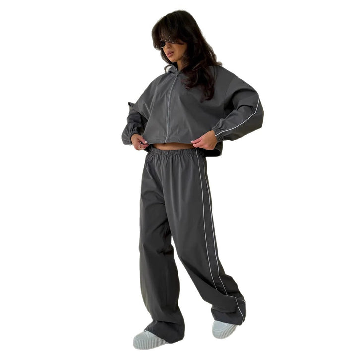 Damen sportliches Set mit funktionalem Kapuzenoberteil und lockerer Hose Drune