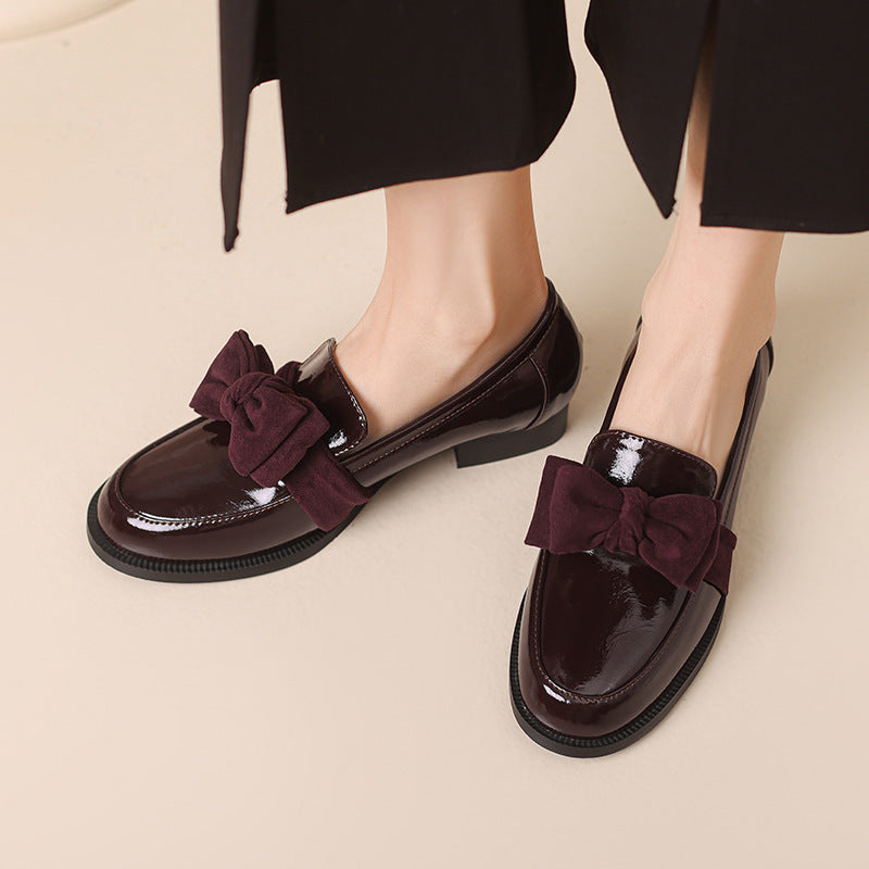 Damen Stylische Patentsleder Slipper mit Schleifendetail Drune
