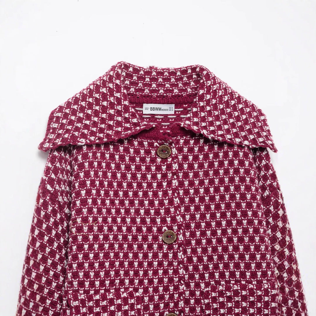 Damen nan kastige Bouclé-Tweedjacke mit großem Umlegekragen, aufgesetzten Taschen und dekorativen Holzknöpfen Drune
