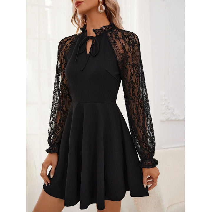 Damen Kleid mit Spitzenärmeln und Taillenschnitt Drune
