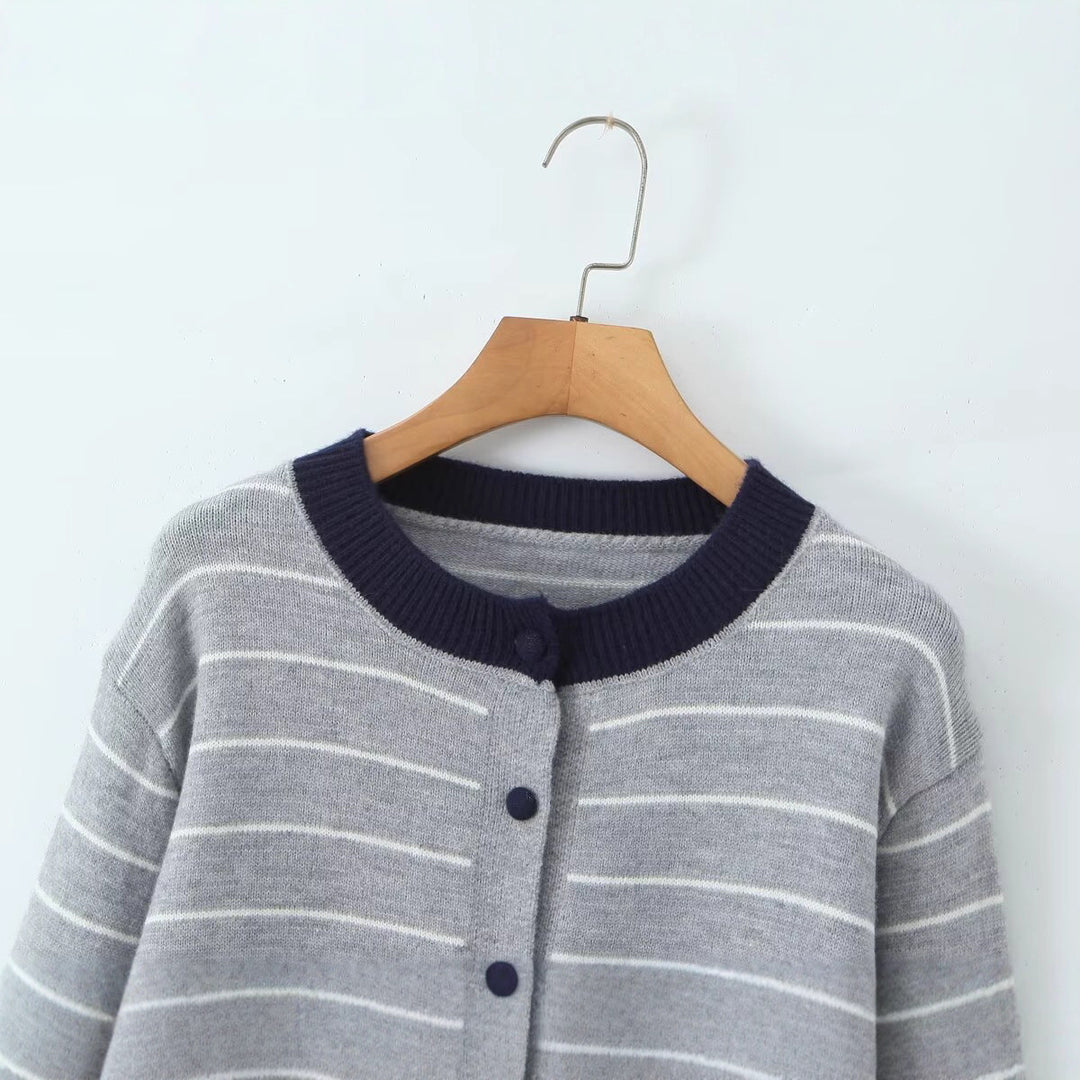 Damen gestreifte Strickjacke mit modernem Rundhalsausschnitt und Knopfdetails Drune