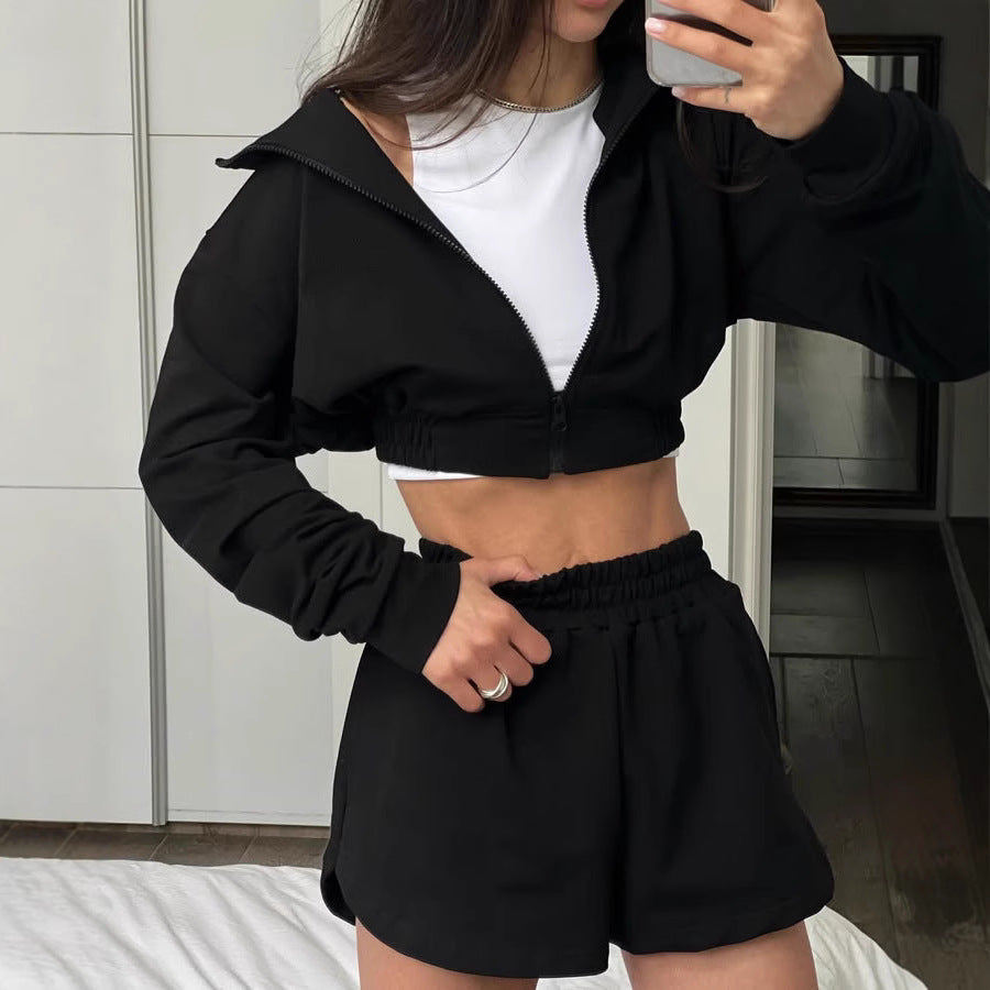 Damen Sportliches Freizeit-Set mit trendy cropped Jacke und Shorts Drune