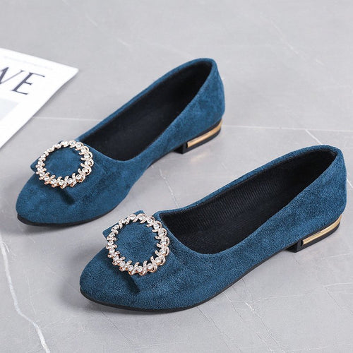 Damen nan elegante Veloursoptik-Ballerinas mit dekorativer Schmuckbrosche und kleinem Blockabsatz Drune