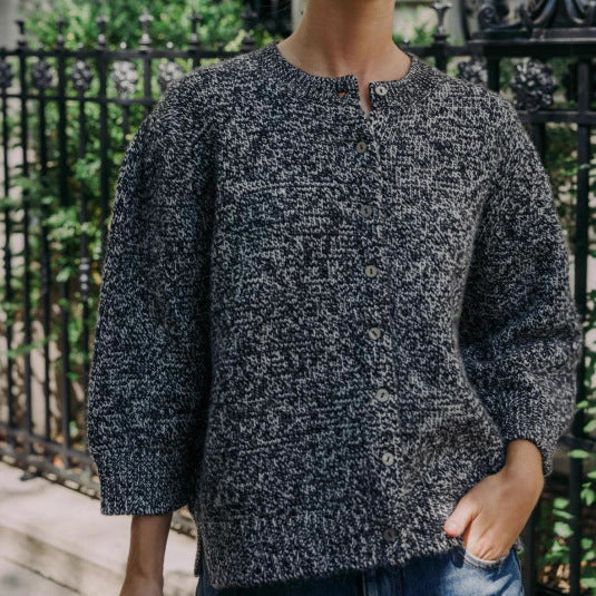 Damen Strickjacke mit Knopfverschluss und eleganten Rüschendetails Drune