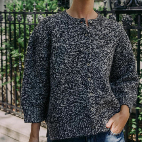 Damen Strickjacke mit Knopfverschluss und eleganten Rüschendetails Drune