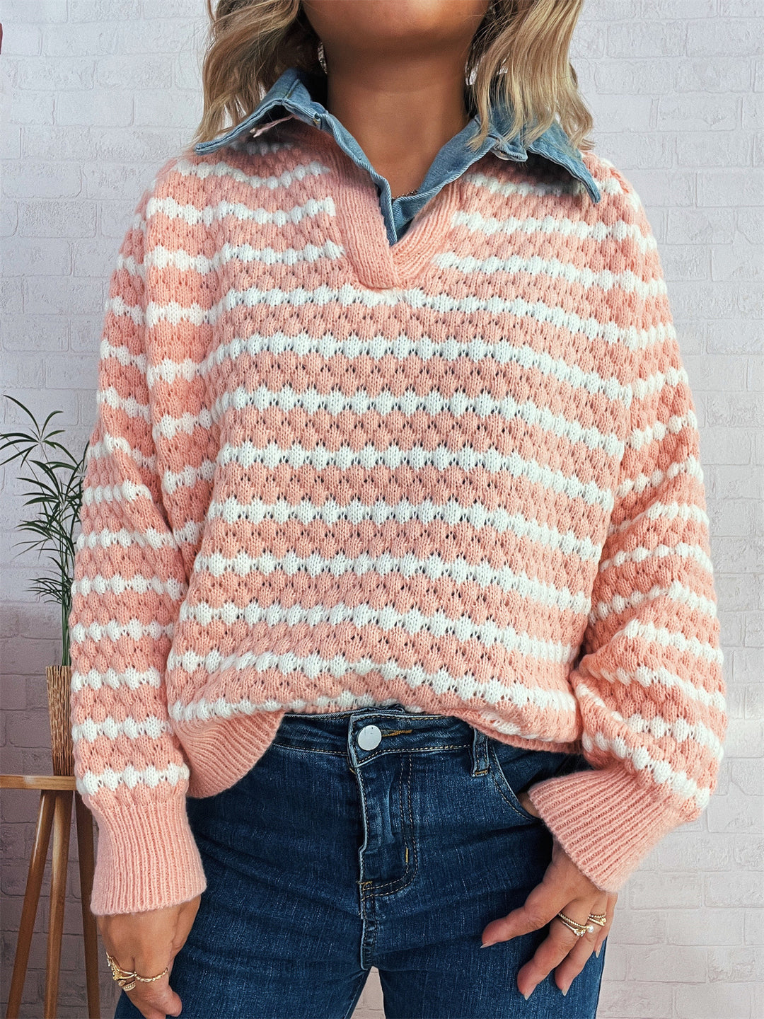 Damen Strickpullover mit tiefem V-Ausschnitt und markantem Streifenmuster Drune