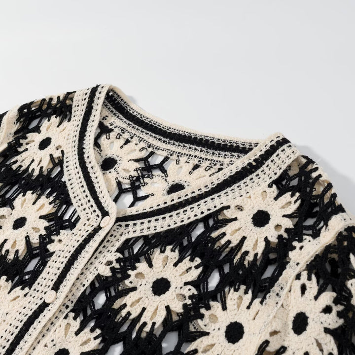 Damen stilvolle Strickjacke mit floralem Muster und praktischen Taschen Drune