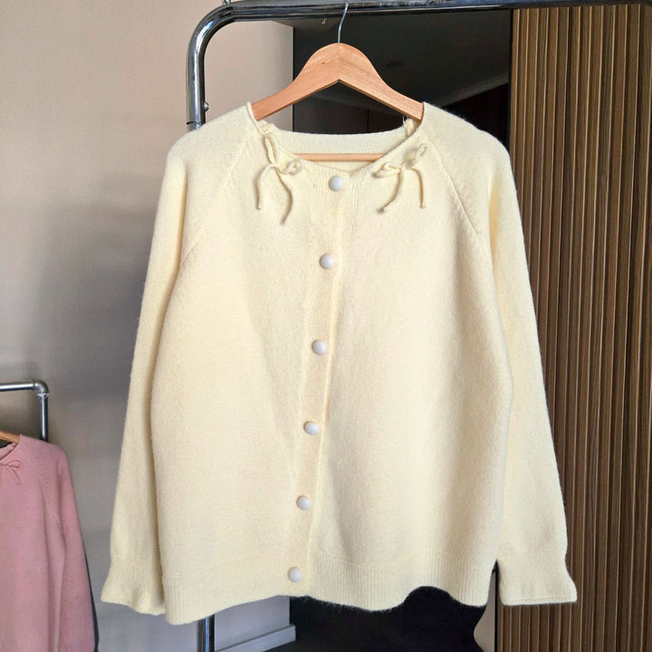 Damen Kuschelige Strickjacke mit dekorativen Schleifen und großen Knöpfen Drune