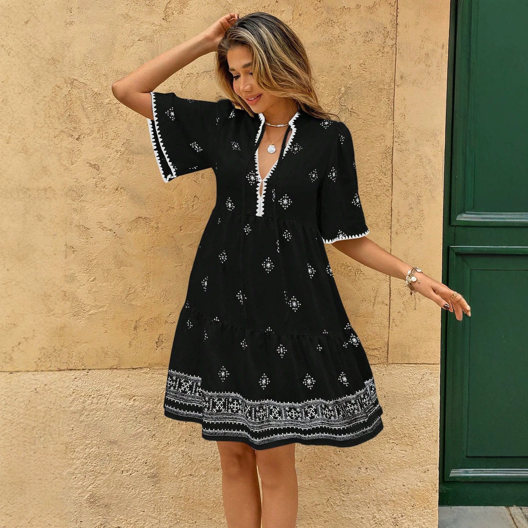 Damen Kurzarm Kleid mit verspieltem Schnitt und Spitze Drune