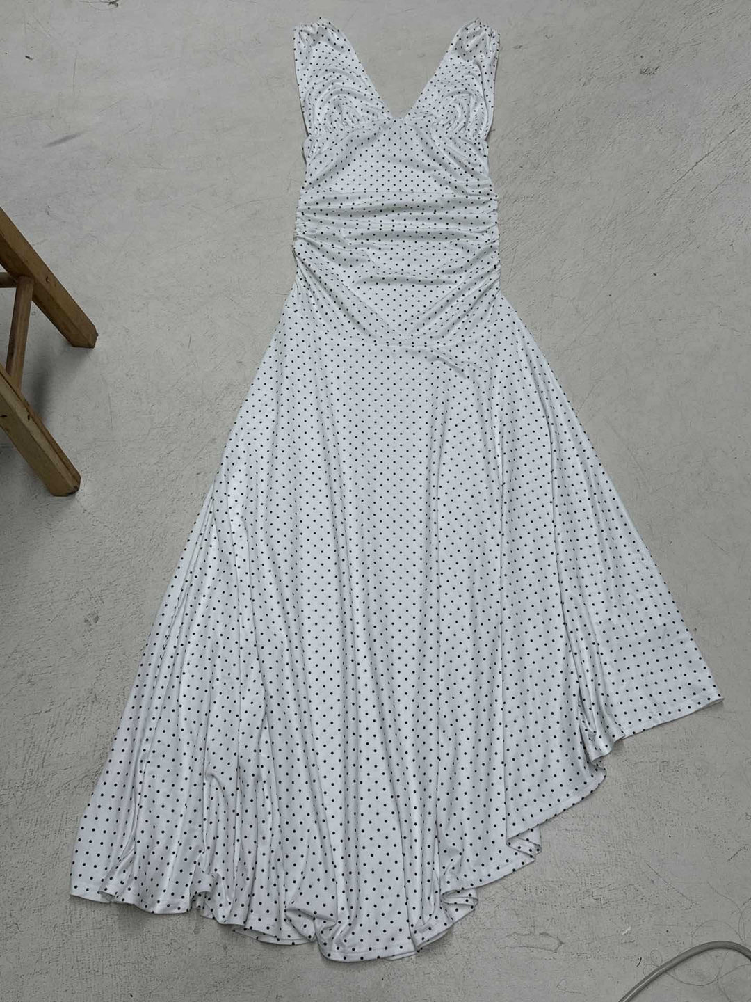 Damen Maxikleid mit asymmetrischem Saum und tiefem V-Ausschnitt Drune