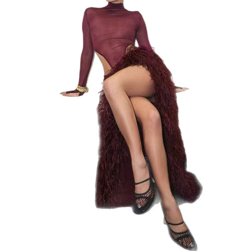 Damen Elegantes Kleid mit hohem Schlitz und kunstvollen Federdetails Drune