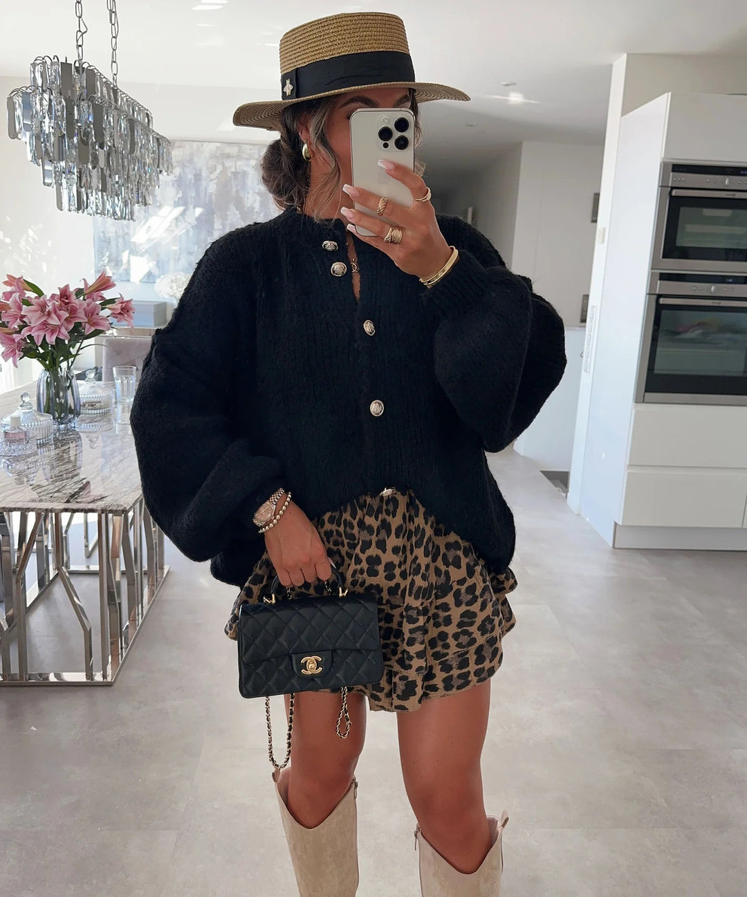 Damen modische Strickjacke mit Overzised-Ärmeln und Knopfdetails Drune