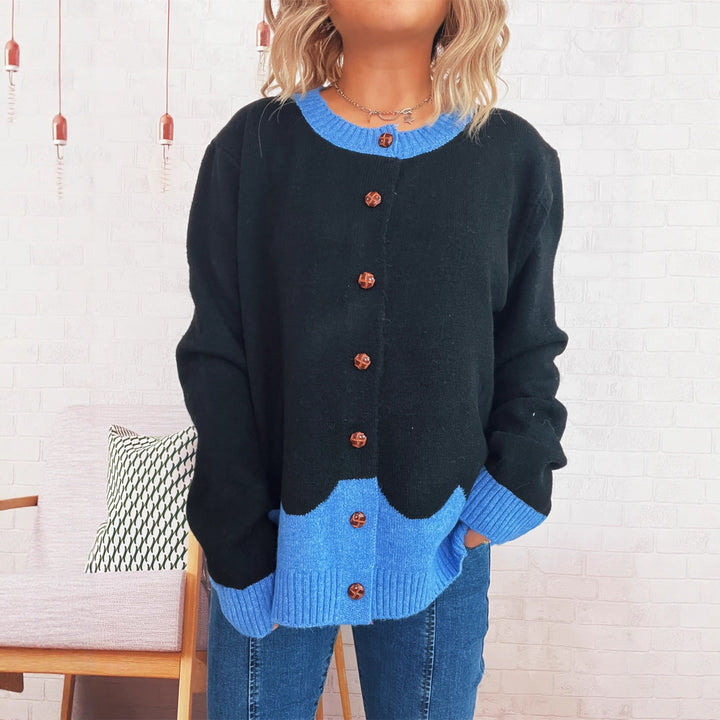 Damen kuschelige Strickjacke mit kontrastierenden Bündchen und Knopfdetails Drune