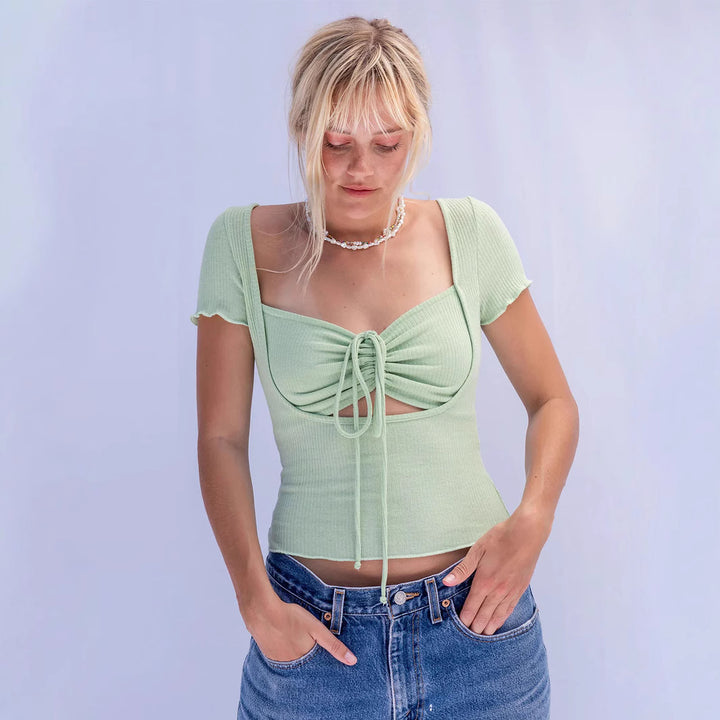 Damen figurbetonter Body mit kreativem Cut-Out und Wickeldetail Drune