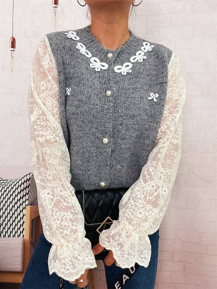 Damen Strickjacke mit romantischen Spitzendetails und eleganten Knopfverschlüssen Drune