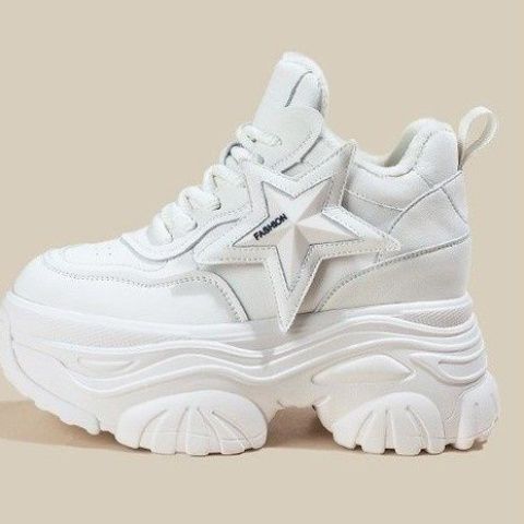 Damen Sportliche Plateau-Sneaker mit markantem Sternapplikation Drune