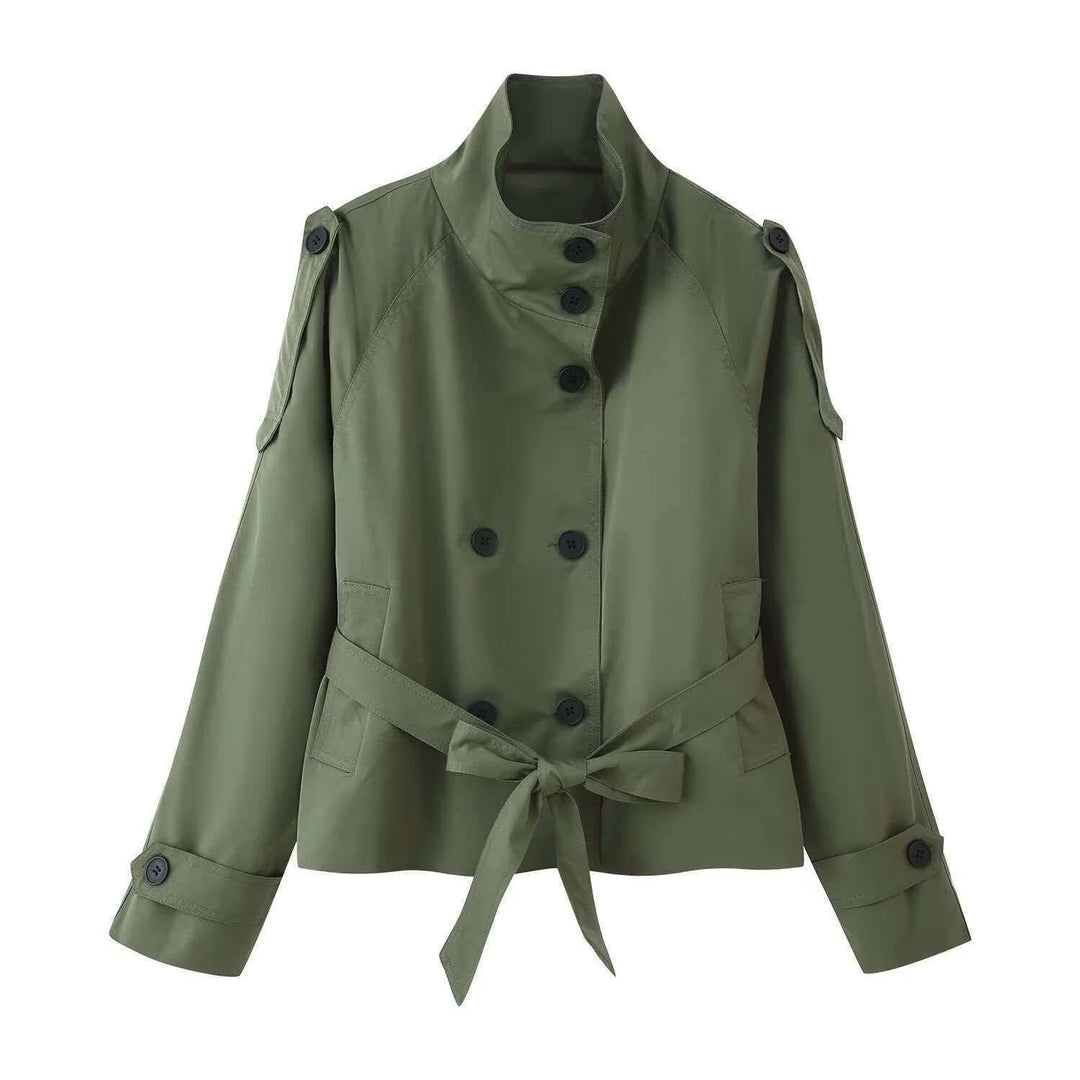 Damen nan kurztaillierte Trenchjacke mit hohem Stehkragen, doppeltreihiger Knopfleiste und taillierbarem Bindegürtel Drune
