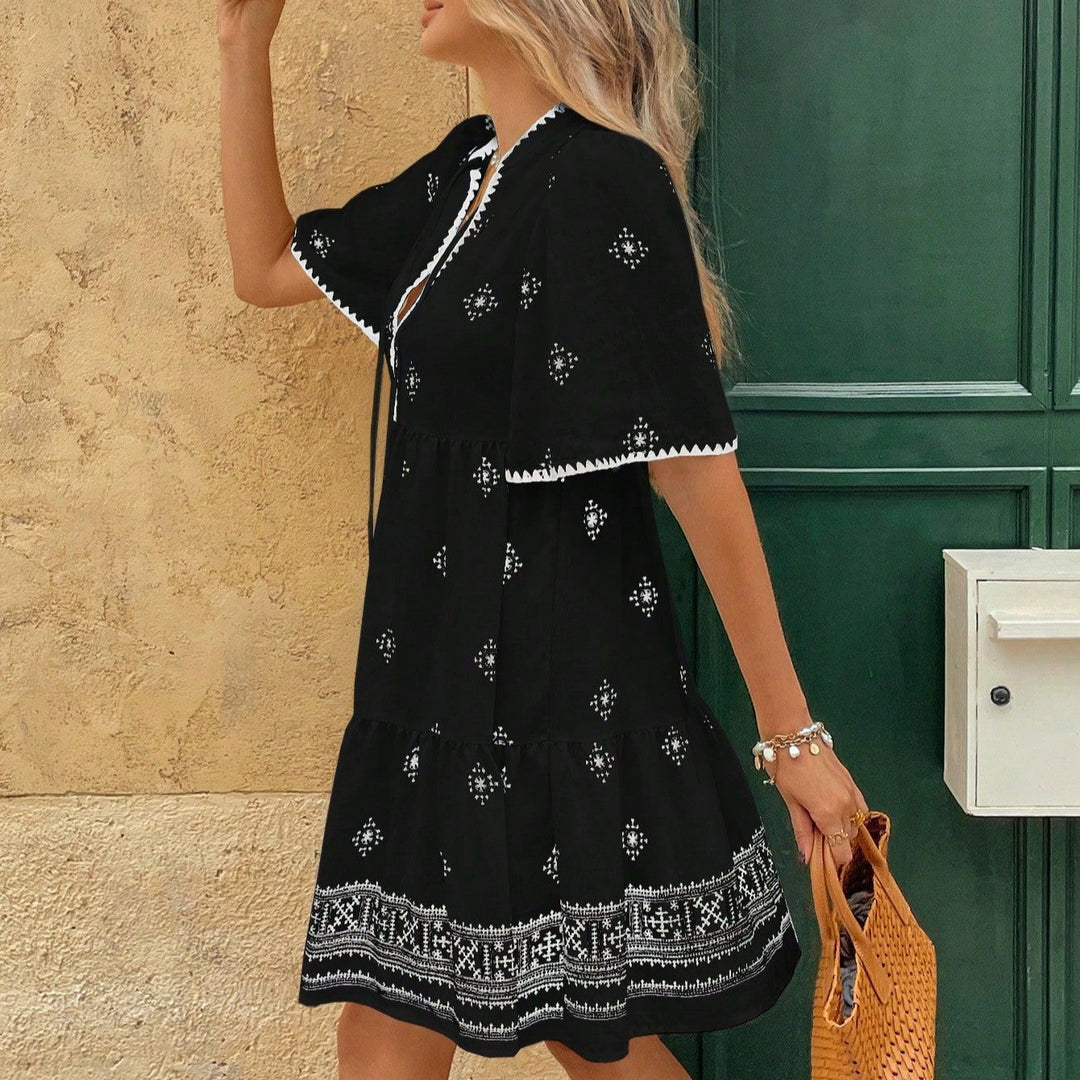 Damen Kurzarm Kleid mit verspieltem Schnitt und Spitze Drune