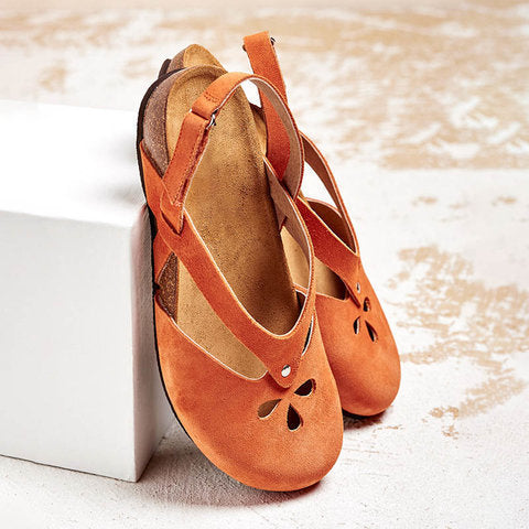 Damen nan geschlossene Slingback-Sandale aus Veloursleder mit ergonomischem Kork-Fußbett und dekorativen Loch-Aussparungen Drune