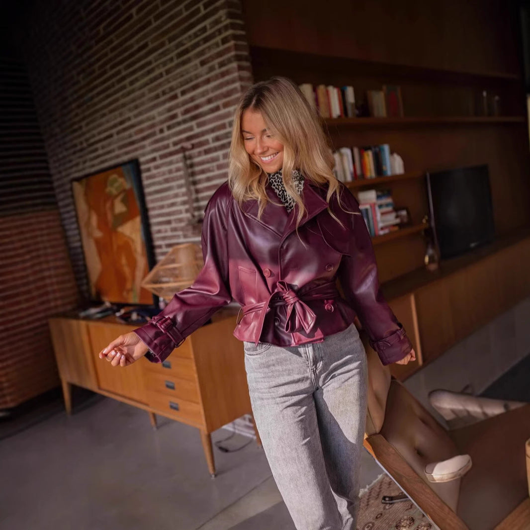 DamenModerne Jacke aus Kunstleder mit Taillengürtel und doppelt gestepptem Design Drune