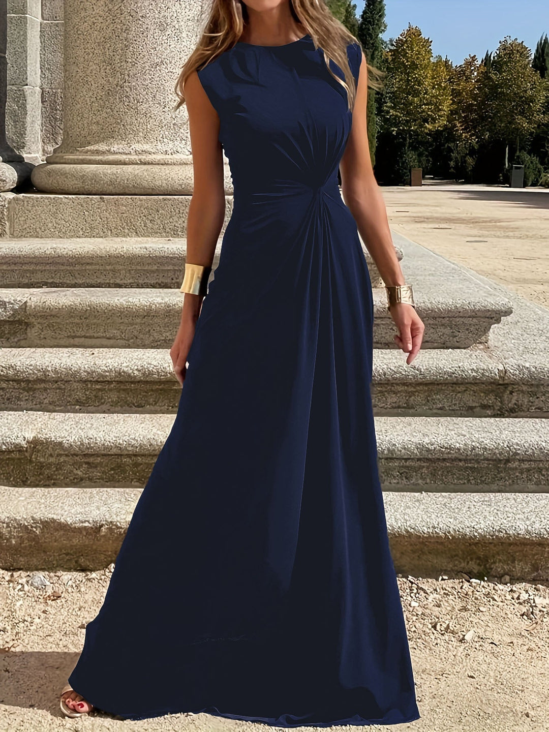 Damen Elegantes Maxikleid mit Raffungen und Rundhalsausschnitt Drune