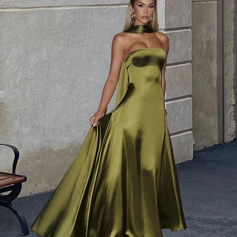 Damen Bandeau-Maxikleid mit schickem Halsschmuck und fließendem Satin Drune