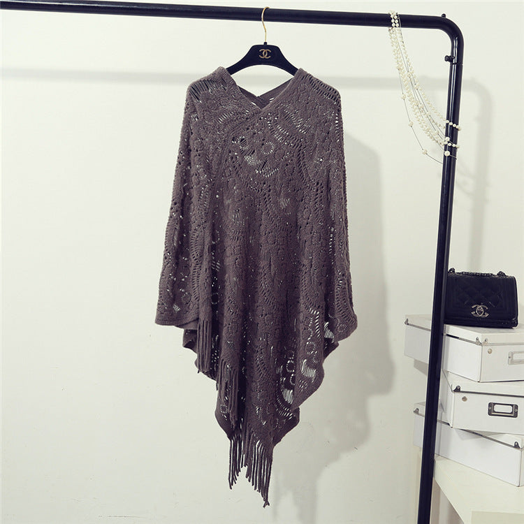 Damen Strickponcho mit auffälligem Häkelmuster und modischen Fransen Drune