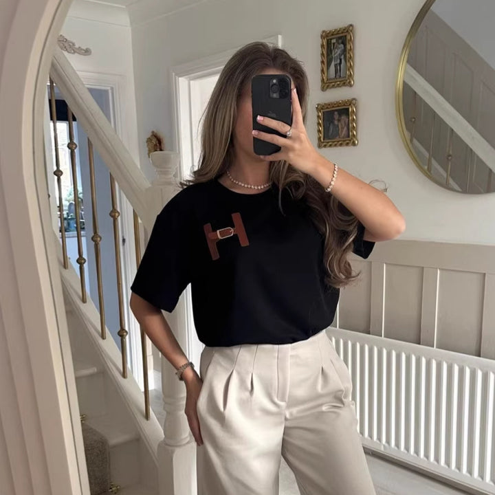 Damen modisches T-Shirt mit einzigartigem Logodetail und lässigem Schnitt