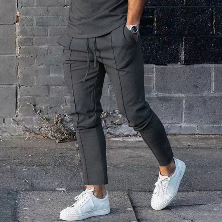 Herren nan Slim Tapered Jogginghose mit dekorativen Steppnähten, elastischem Tunnelzug und schmalem Knöchelabschluss Drune