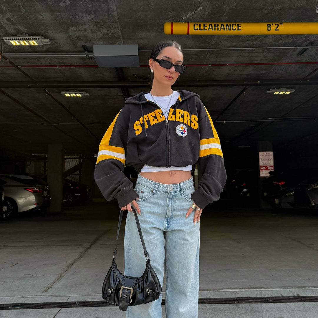 Damen cropped Kapuzenjacke mit auffälligem Schriftzug und lässigem Schnitt Drune