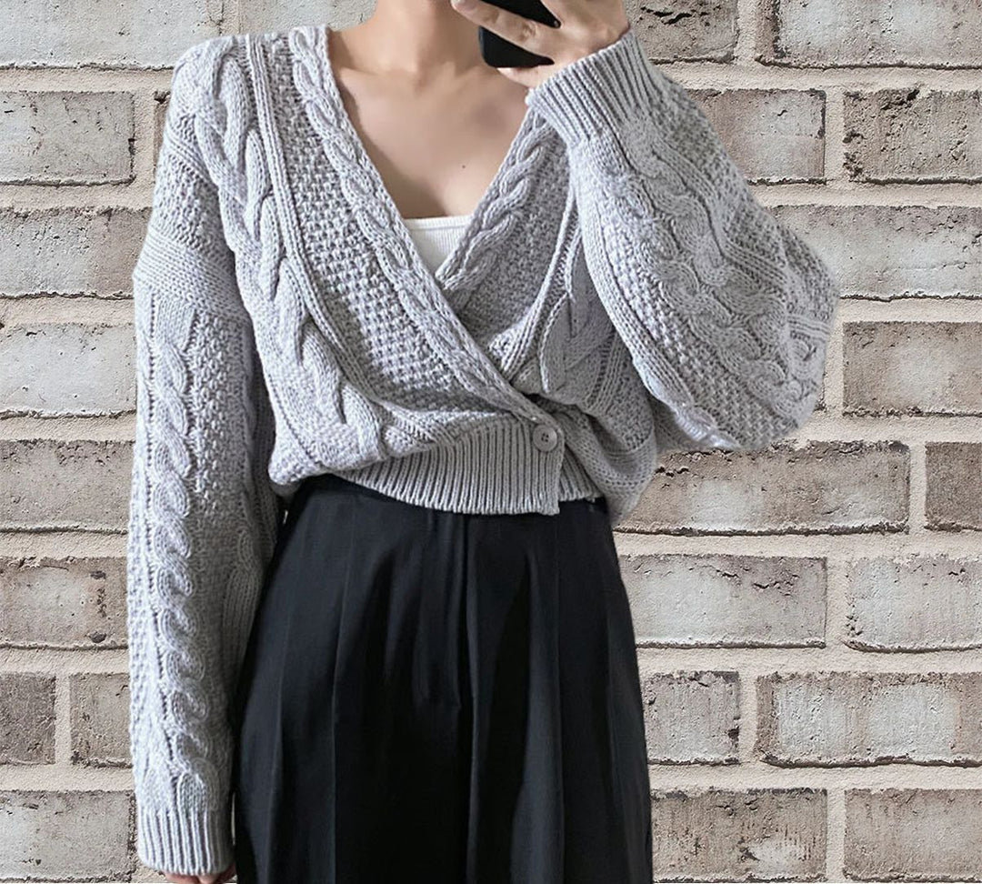 Drune | Strickjacke Lockere Passform Wollmix Kürze Länge Kabelstrick Knöpfe