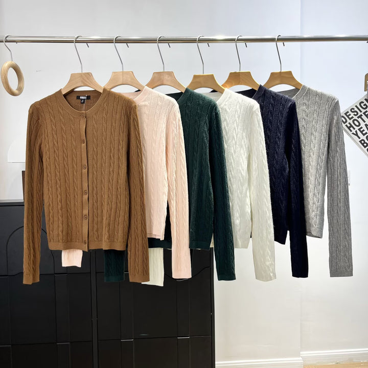Damen Strickjacke mit Zopfdesign und Knopfleiste Drune
