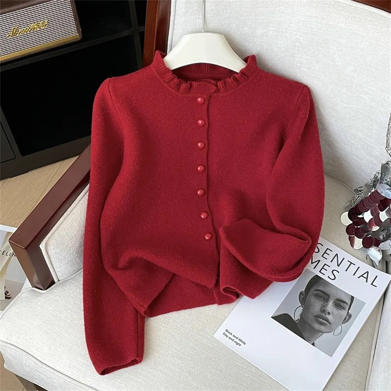 Damen elegante Strickjacke mit femininen Rüschen und Perlenknöpfen Drune