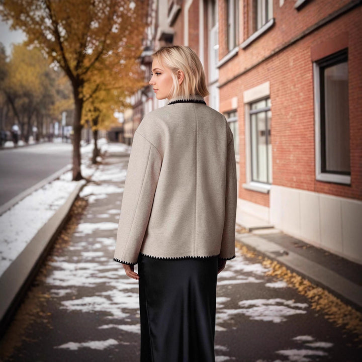 Damen Wolljacke mit kontrastierenden Details und großzügigen Taschen Drune